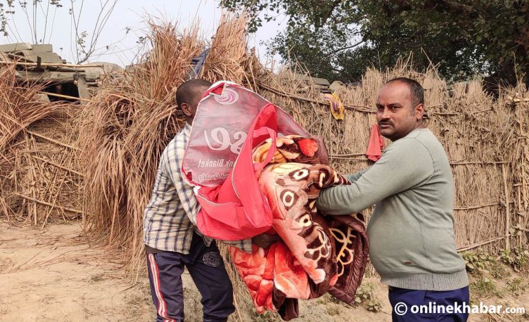 जाडो प्रभावित दुई दर्जन विपन्न परिवारलाई ब्ल्यांकेट