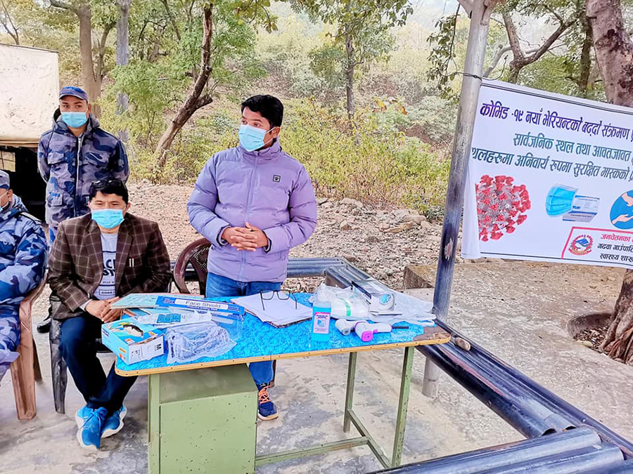 कोरोनाको जोखिम बढेपछि दाङको कोइलाबास नाकामा हेल्थडेस्क स्थापना