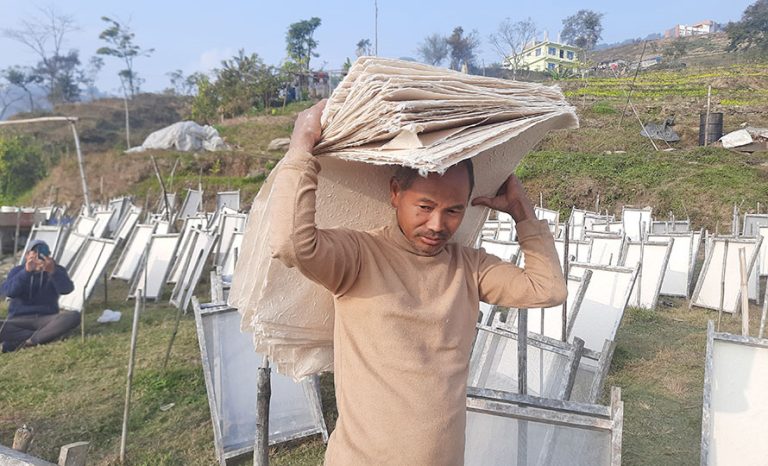 नेपाली कागज : बजारमा माग धेरै, उत्पादन कम