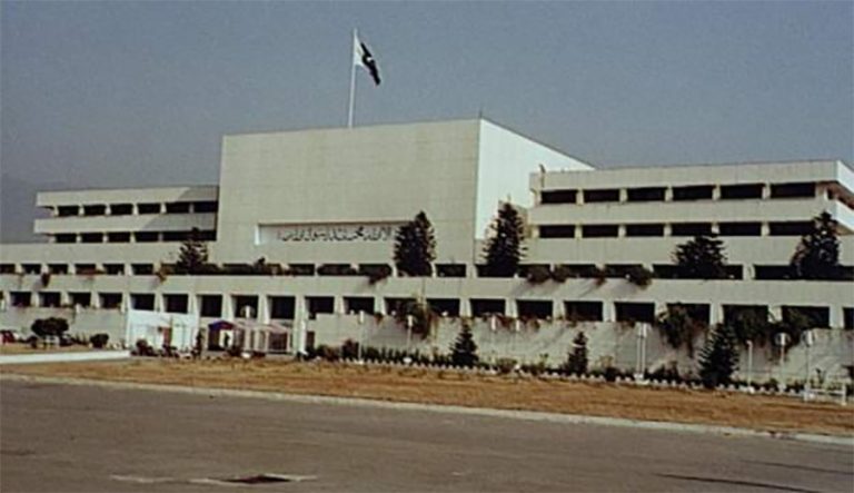पाकिस्तानमा विद्युत आपूर्ति अवरुद्ध, सिनेट बैठक स्थगित