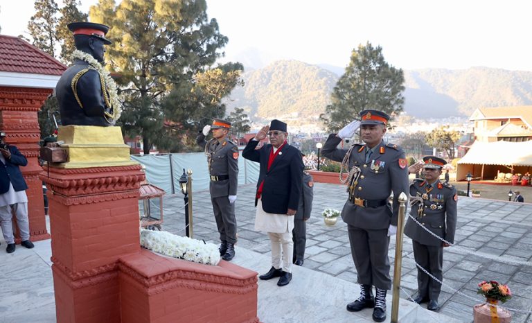 कृष्णमोहनलाई प्रचण्डको सलाम