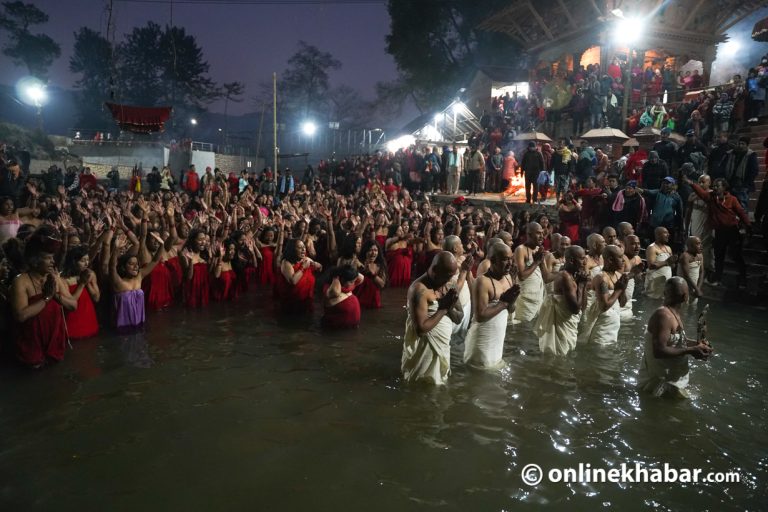 शालीनदीमा माघ स्नान