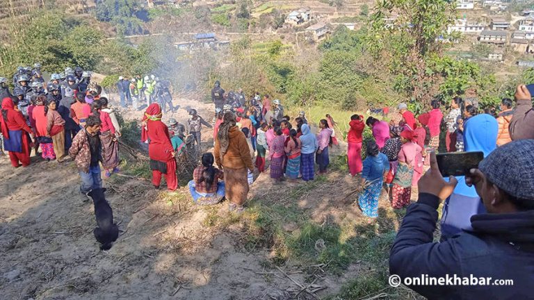 सब स्टेसनको विरोधमा शंखरापुरमा लगातार प्रदर्शन