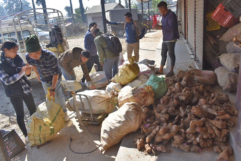 किसानलाई तरुल खन्न र बिक्री गर्न भ्याइ नभ्याइ