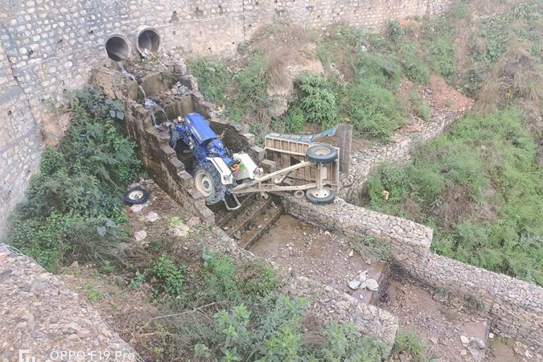 पाल्पामा ट्याक्टर दुर्घटना हुँदा एक जनाको मृत्यु, ४ जना घाइते