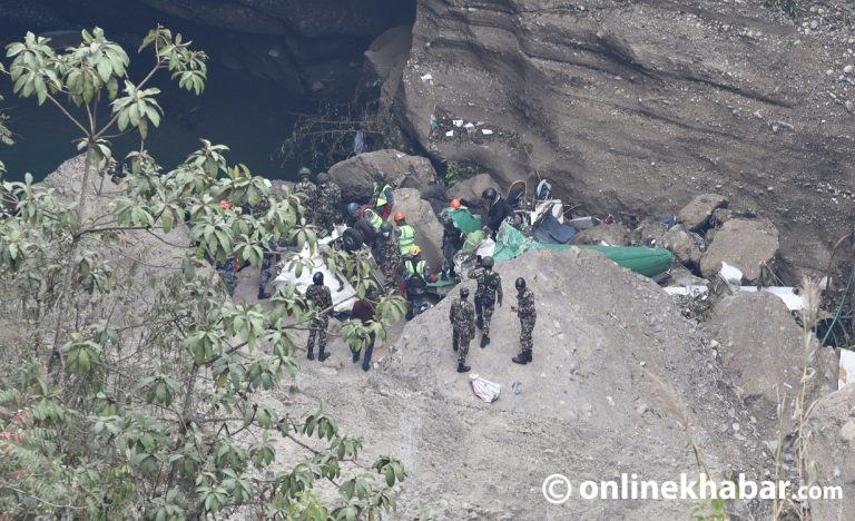 विमान दुर्घटनास्थलबाट ७०० मिटर तल एउटा शव भेटियो, एक जनाको स्थिति अझै अज्ञात