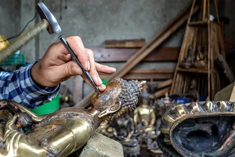 दशैं नजिकिएपछि बढ्यो मूर्तिकारको व्यस्तता