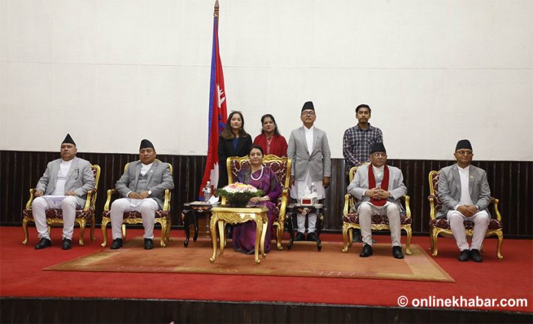 शपथ लिएपछि राप्रपाका मन्त्रीहरु पशुपतिनाथ पुगे