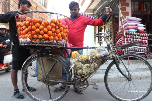 त्रासमा छन् काठमाडौंका गरिखाने वर्ग