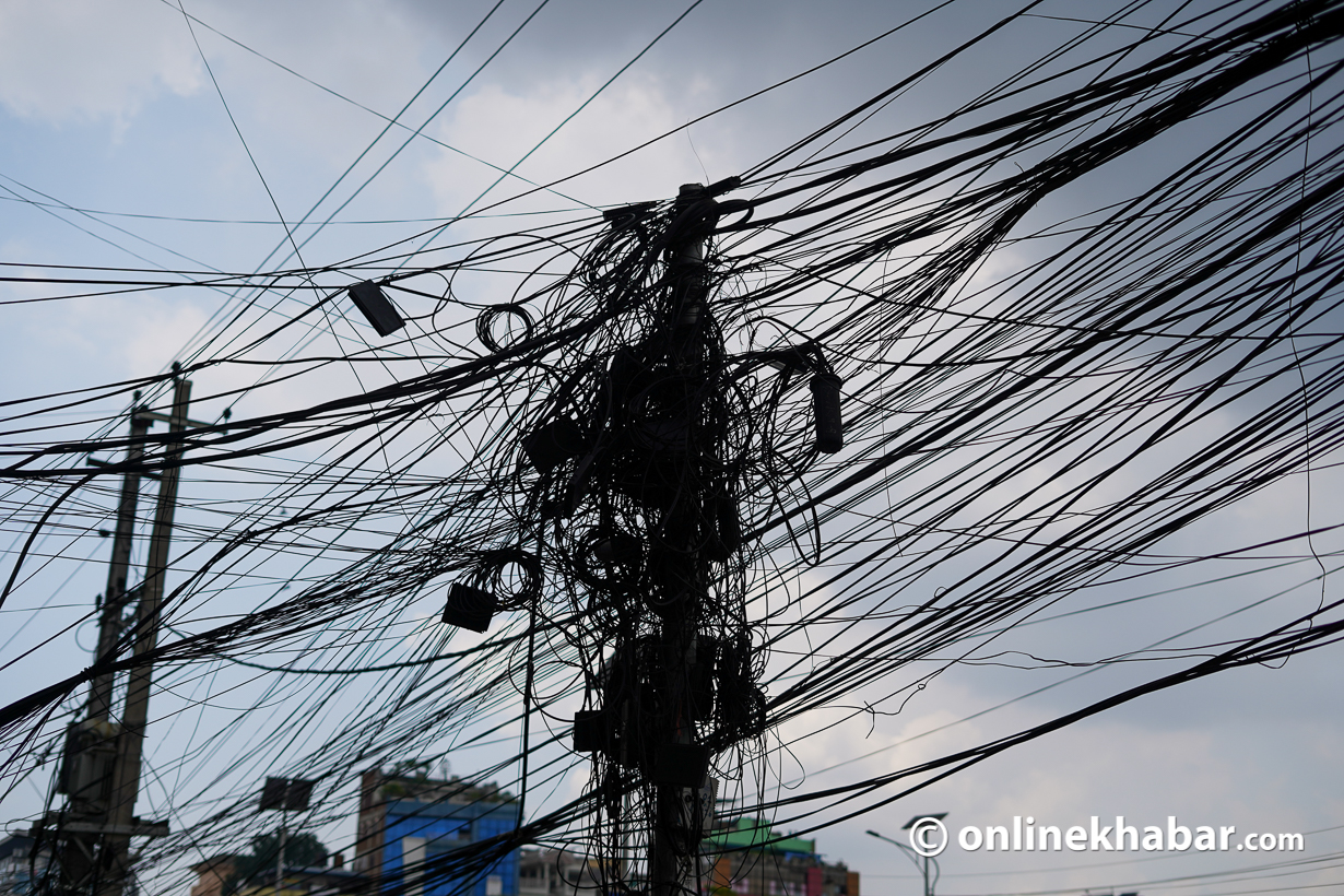 काठमाडौं महानगरद्वारा लत्रिएका तार व्यवस्थापन सुरु