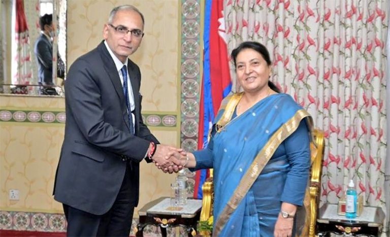 राष्ट्रपति भण्डारीसँग भारतीय विदेश सचिव क्वात्राको भेट