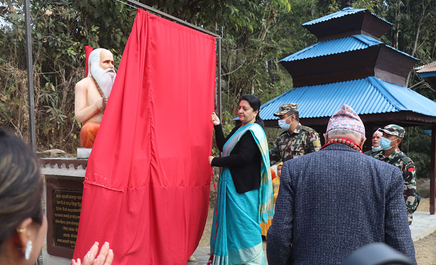 राष्ट्रपति भण्डारीले गरिन् षडानन्द र योगमायाको सालिक अनावरण