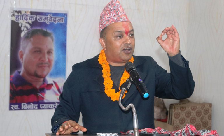 एमालेले राष्ट्रपतिको उम्मेदवार खल्तीबाट निकाले स्वीकार्य हुन्न : गगन थापा