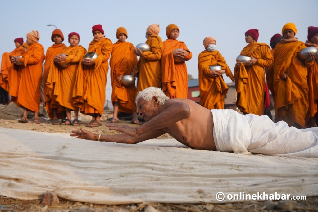 माधव नारायणका व्रतालु हनुमान घाटमा (तस्वीरसहित)