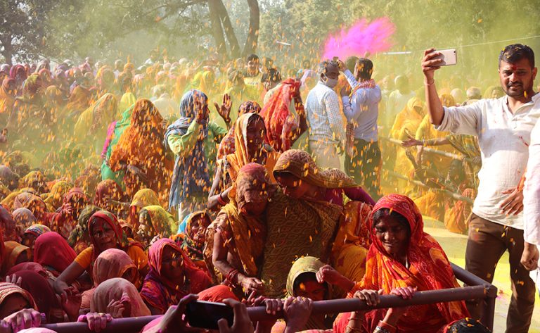 मिथिला माध्यमिकी परिक्रमा आज कञ्चनवन पुगेर होली खेल्ने