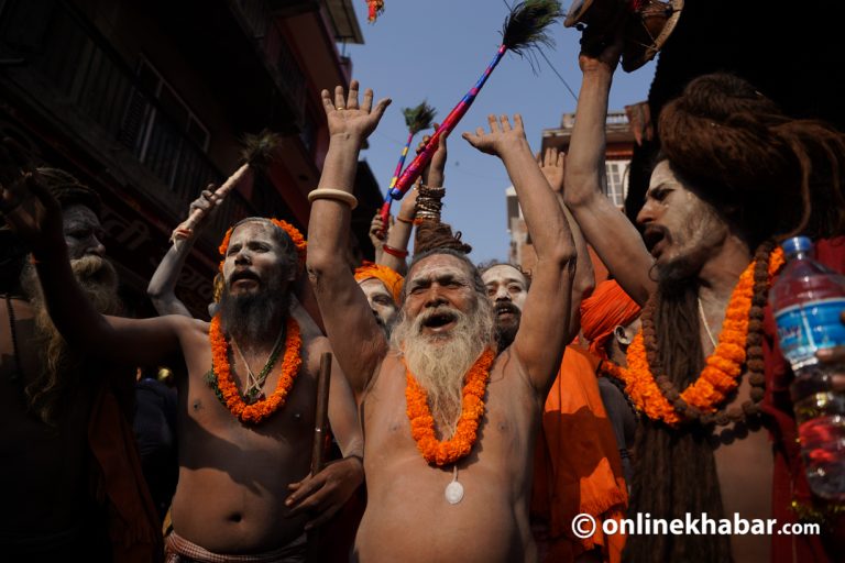 पशुपतिनाथमा बाबाहरुको रमझम (तस्वीरहरु)