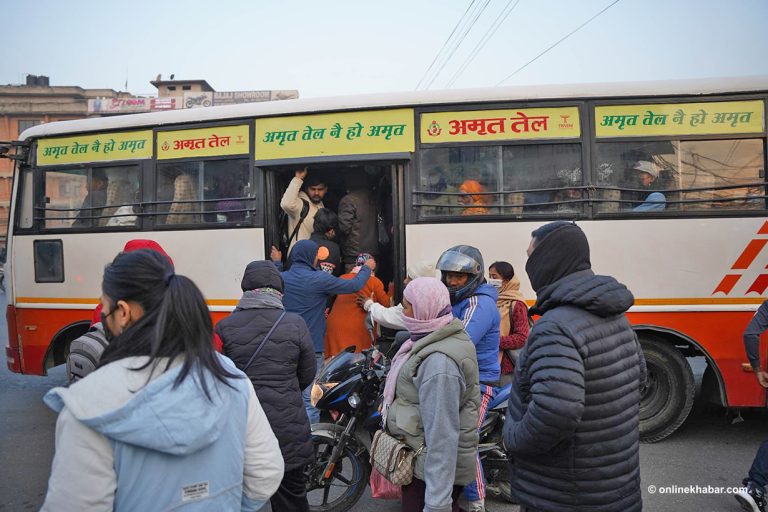 सार्वजनिक यातायातले लक्षित वर्गलाई छुट दिनैपर्ने, नदिए कारबाही  