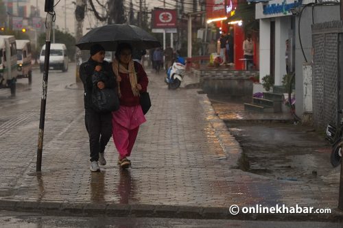 काठमाडौंमा यसपालिको पहिलो हिउँदे वर्षा (तस्वीरहरू)