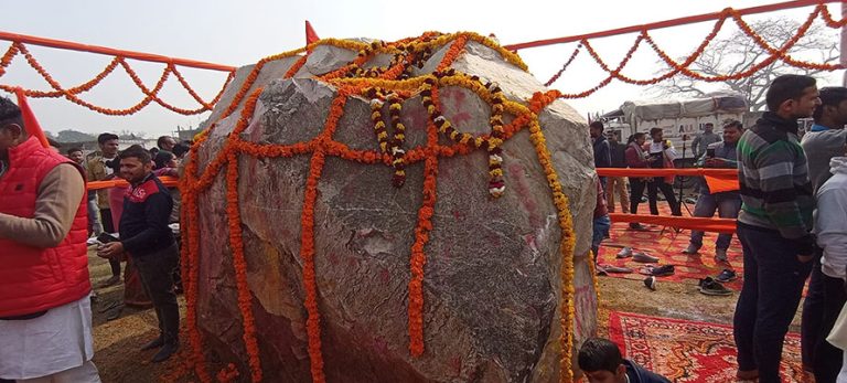 कालीगण्डकीको शिला अयोध्यामा हस्तान्तरण