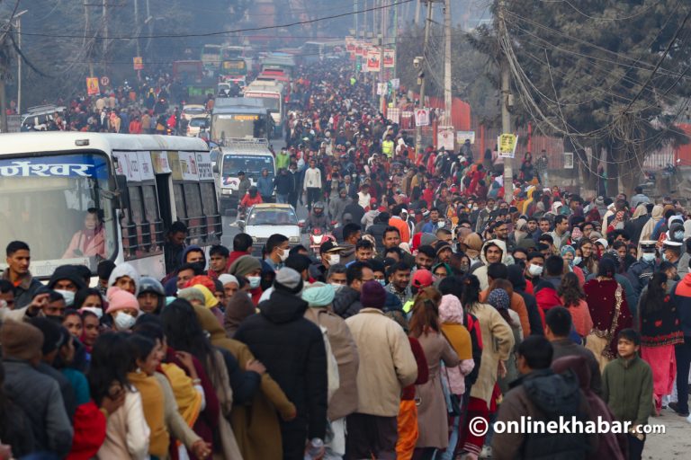 पशुपतिनाथमा साढे चार लाखले गरे दर्शन   