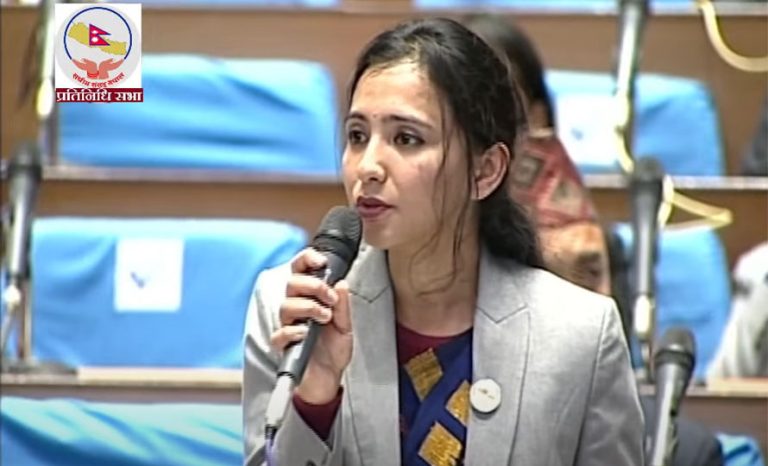 स्वास्थ्यमन्त्रीलाई सांसद तोसिमाको प्रश्न : पुरुषमन्त्रीले महिला सचिवसँग काम गर्न नसक्ने हो ?