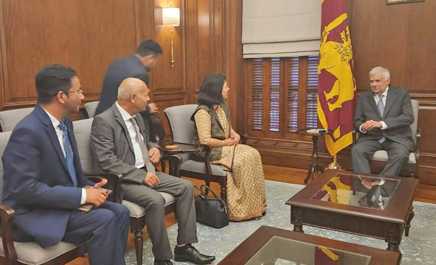 परराष्ट्रमन्त्री पौड्यालले गरिन् श्रीलंकाका राष्ट्रपतिसँग भेट  – HamroAwaj
