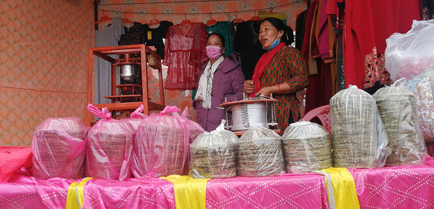 सालको पातको टपरी बनाएर मासिक २० हजार आम्दानी