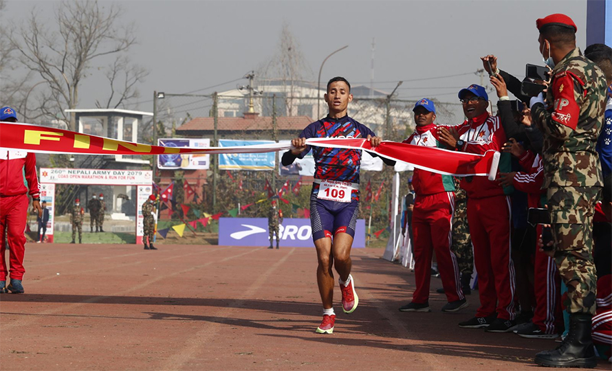 राजन रोकायले जिते प्रधानसेनापनि म्याराथन उपाधि