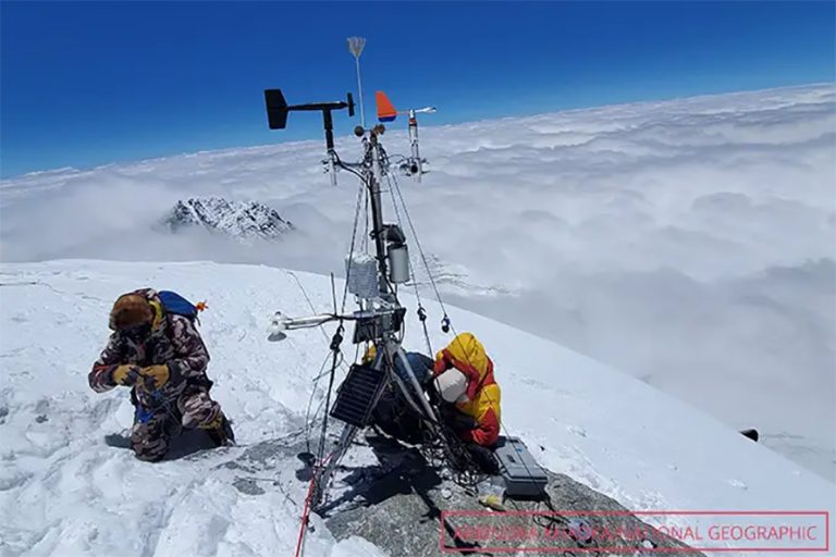 सगरमाथामा कसरी जडान गरियो विश्वकै अग्लो स्थानको मौसम स्टेसन ?