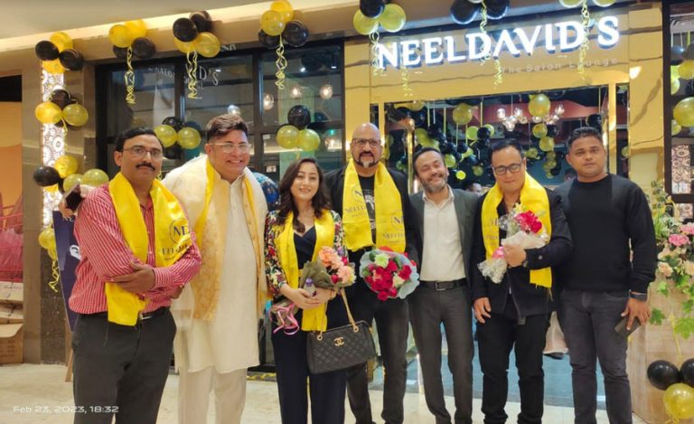 नेपालीभाषी तथा भारतीय कलाकारले सिलिगुडीमा उद्घाटन गरे नीलडेविड सैलून