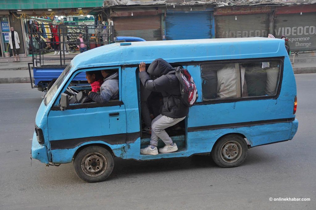 काठमाडौंमा सार्वजनिक यातायात बन्दको आंशिक प्रभाव