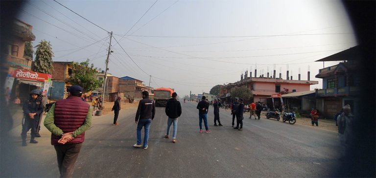 सुत्केरी मृत्यु प्रकरण : स्थानीयले बन्द गराए पासाङ लाह्मु र गल्छी त्रिसुली राजमार्ग