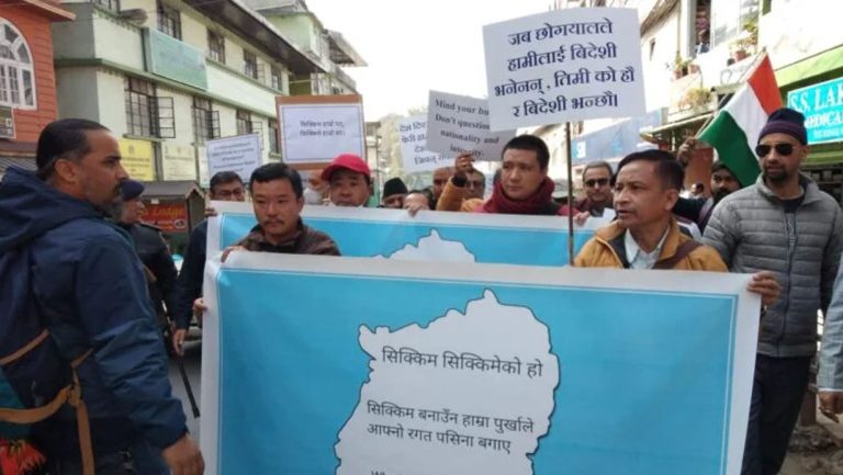 नेपाली भाषीलाई विदेशी भनेपछि सिक्किम आन्दोलित