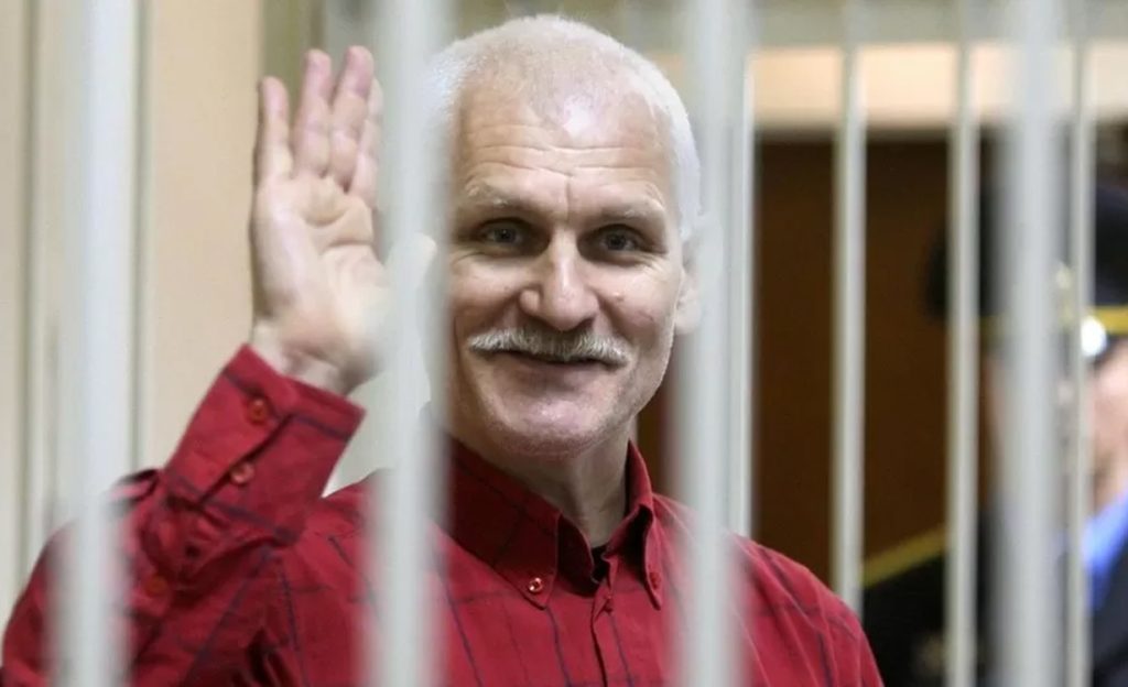 नोबेल शान्ति पुरस्कार विजेता आलेसलाई १० वर्षको जेल सजाय  – HamroAwaj