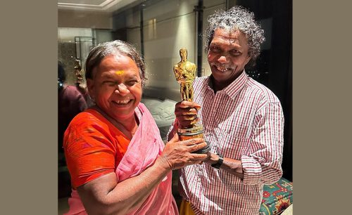 ओस्कार विजेता भारतीय वृत्तचित्रका निर्माताविरुद्ध आदिवासी पात्रको मुद्दा