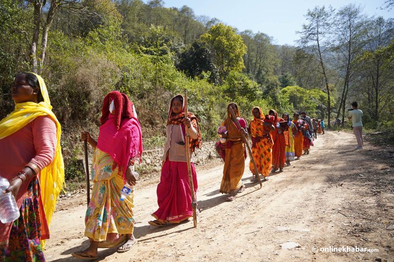 ११ दिन पैदलै हिँडेर मिटर ब्याज पीडित आइपुगे काठमाडौं