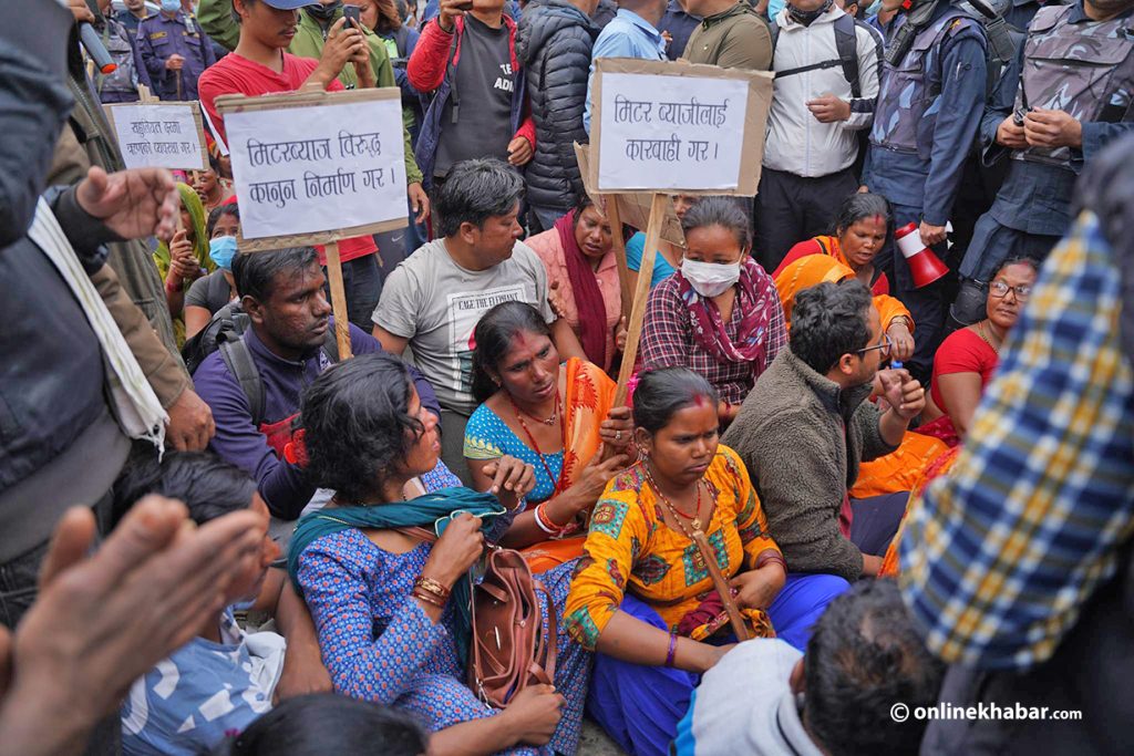 खुलामञ्चको सट्टा शान्तिवाटिकामा बस्न मिटरब्याज पीडितलाई बालेनको प्रस्ताव