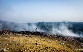 प्लाष्टिक जलाउँदै वीरेन्द्रनगर, जनस्वास्थ्यमाथि गम्भीर खेलबाड