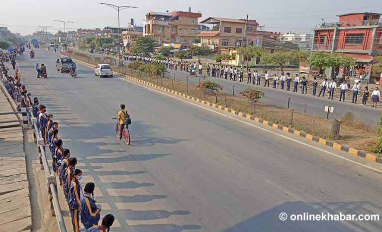 तिलोत्तमामा सरसफाइको १०० औं शृ‌खलामा मानव साङ्लो