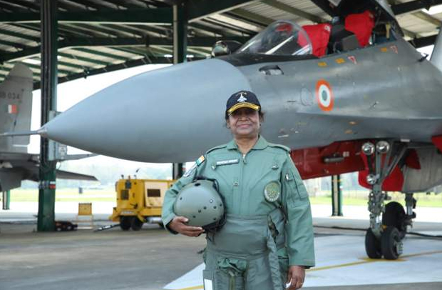 भारतीय राष्ट्रपति मुर्मु सैनिक विमानमा