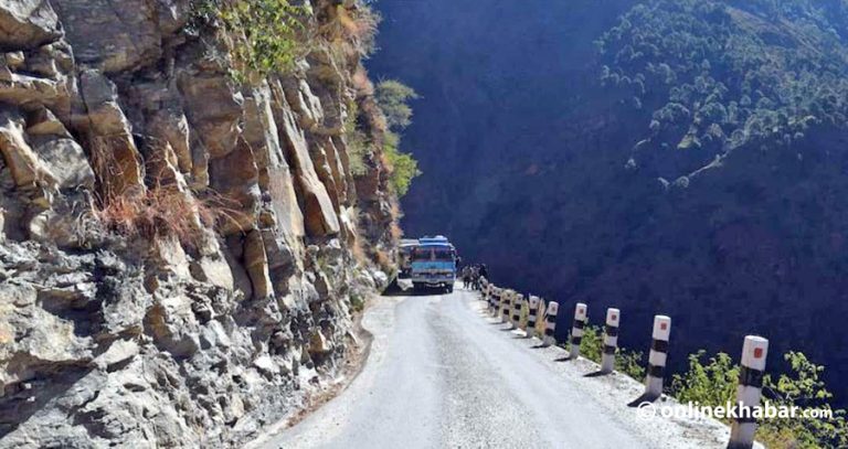 कर्णालीका सडकमा भगवान् भरोसे यात्रा