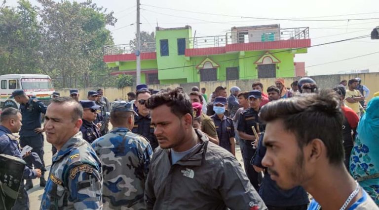 मुआब्जा माग्दै वीरगञ्ज सुख्खा बन्दरगाहमा धर्ना