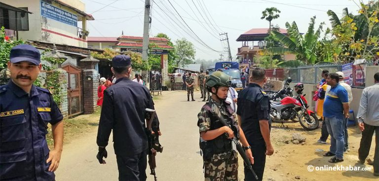 चितवनका दुई केन्द्रमा रोकियो मतदान
