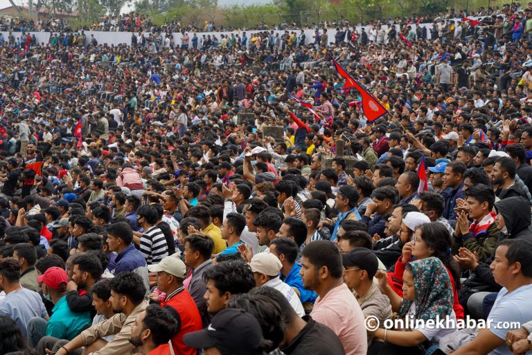 कीर्तिपुरमा क्रिकेट हेर्न उर्लिएको भीड (तस्वीरहरु)