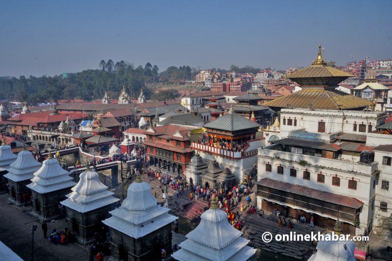 आज पशुपतिनाथलाई तातोपानीले नुहाइँदै