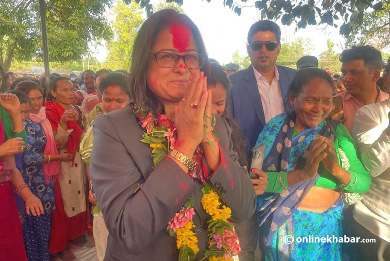 * बाबुराम भट्टराई र रञ्जिता श्रेष्ठ नेतृत्वको पार्टीलाई ७ हजार जरिवाना