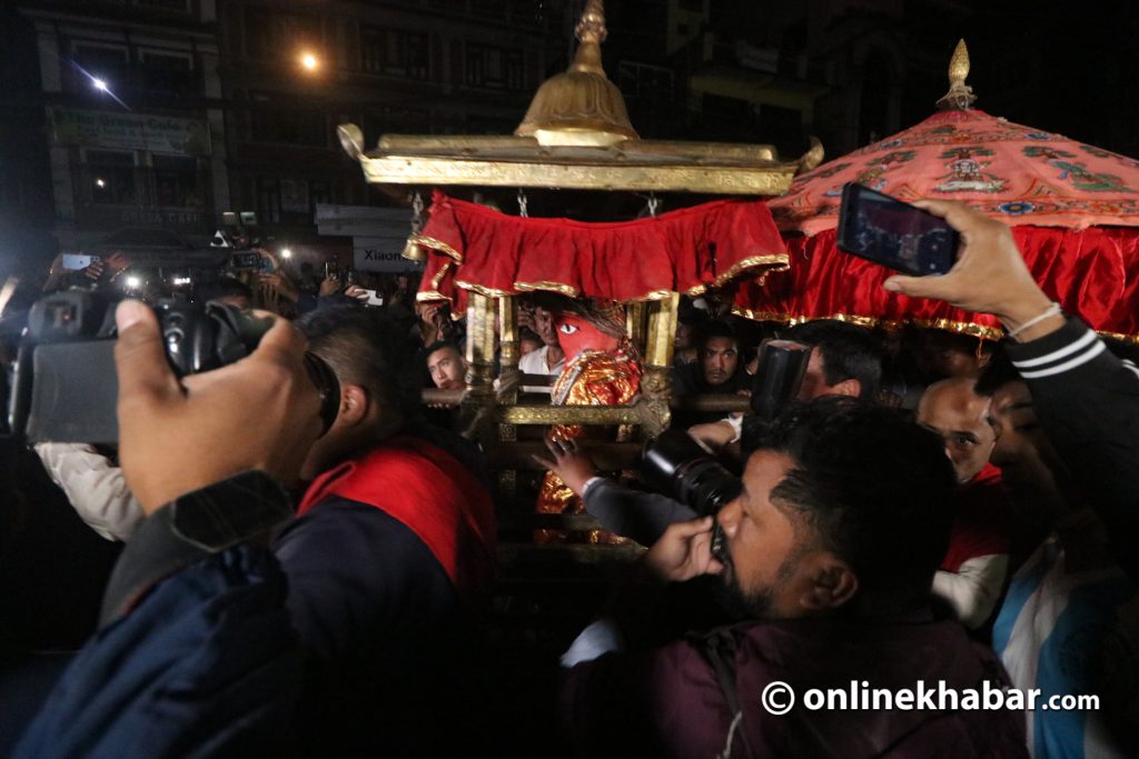 रातो मत्स्येन्द्रनाथलाई रथारोहण गराइयो (तस्वीरहरू)