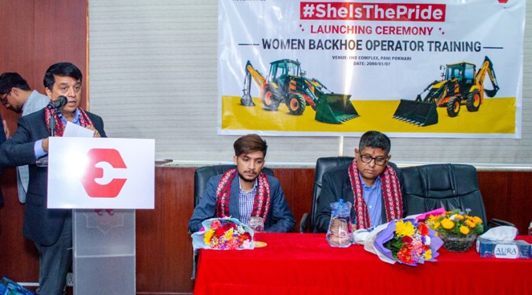 आईएमई अटोमोटिभ एस्कर्ट्सद्वारा महिलालाई निःशुल्क हेभी इक्यूपमेन्ट अपरेटर तालिम