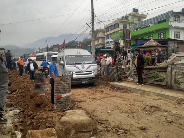 पृथ्वी राजमार्ग एकतर्फी खुल्यो