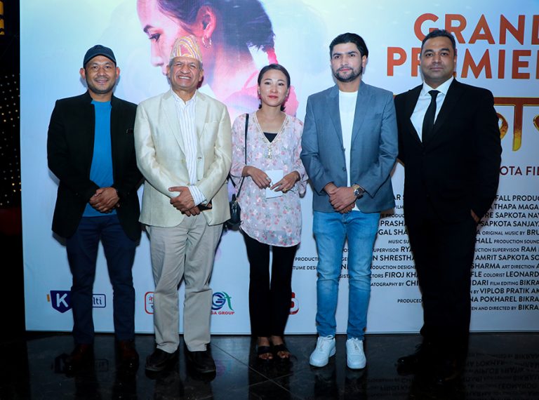 ‘हल्कारा’को काठमाडौंमा प्रिमियर, फिल्म हेर्न पुगे सेलिब्रिटीदेखि नेतासम्म (तस्वीर)